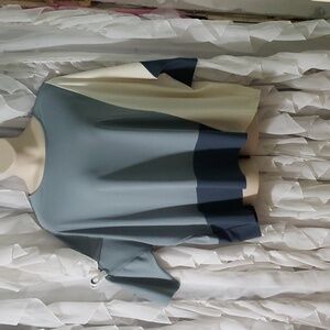 Wynne & Layers.  NWOT. Green and Cream, Batwing Sleeves 3/4 Sleeves Top Size 1X.